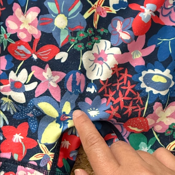 Tea Collection 2T Floral Zip Front Rash guard - Picture 5 of 5